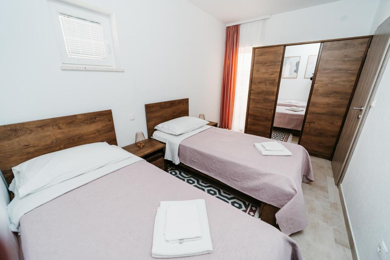 Apartmani Komarna Exterior foto
